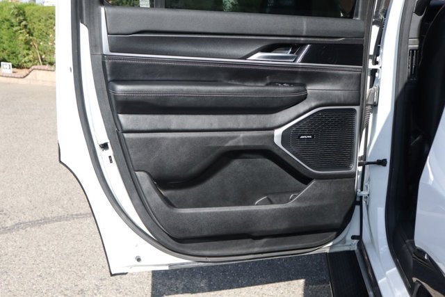 2023 Jeep Wagoneer Base