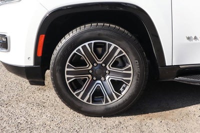 2023 Jeep Wagoneer Base