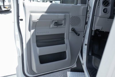2013 Ford E-450SD Base