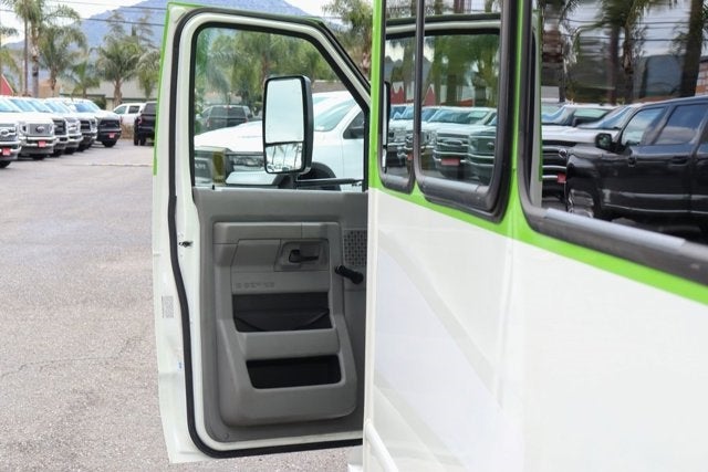 2015 Ford E-450SD Base