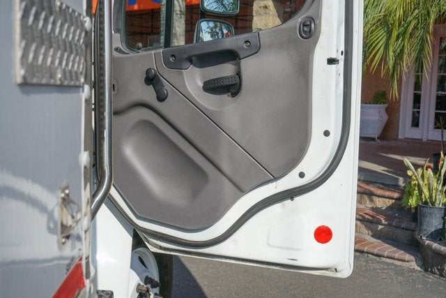 2013 Freightliner M2 106