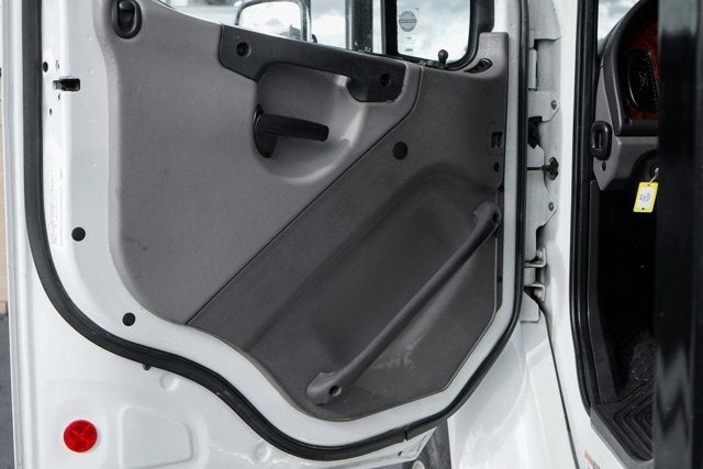 2023 Freightliner M2 106 MD