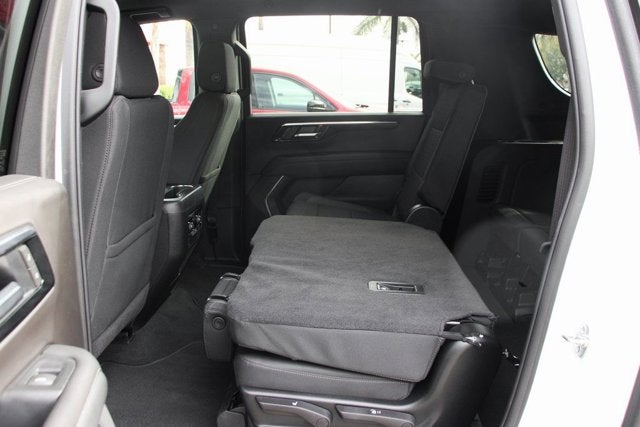 2025 Chevrolet Suburban LS