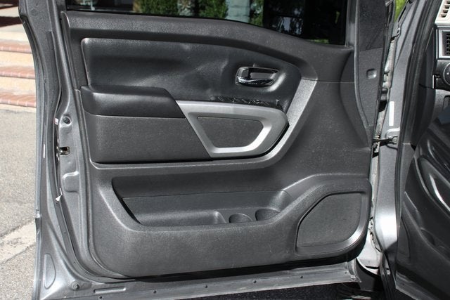 2023 Nissan Titan SV