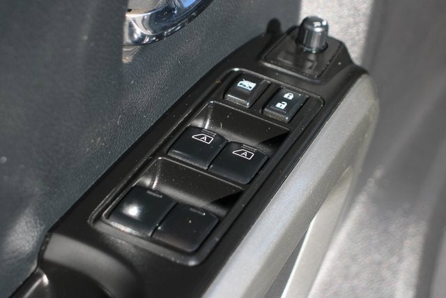 2023 Nissan Titan SV