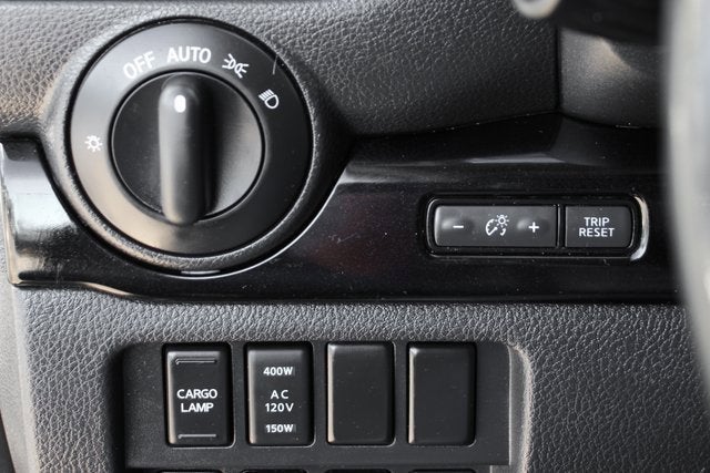 2023 Nissan Titan SV