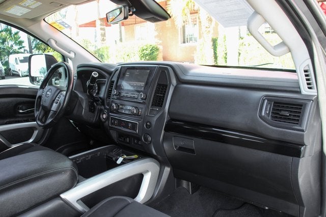 2023 Nissan Titan SV