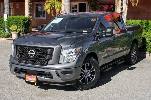 2023 Nissan Titan SV