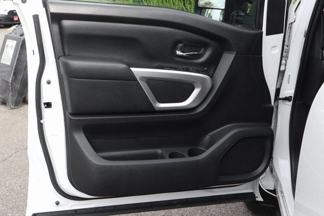 2023 Nissan Titan SV