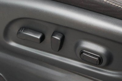 2023 Nissan Titan SV