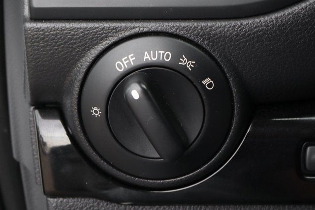 2023 Nissan Titan SV