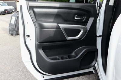 2023 Nissan Titan SV