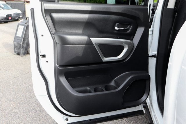 2023 Nissan Titan SV