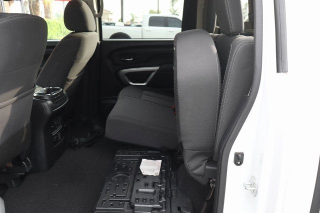 2023 Nissan Titan SV