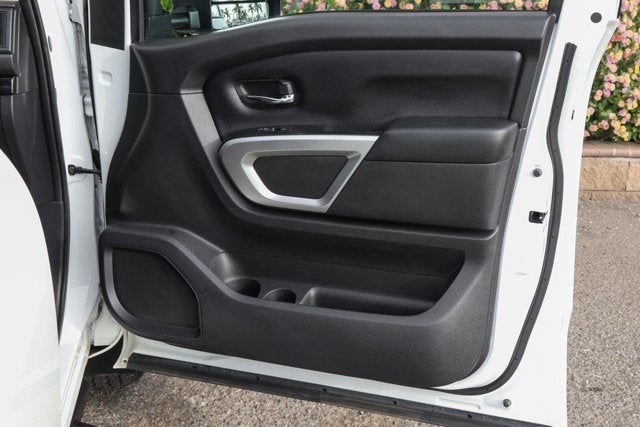 2023 Nissan Titan SV