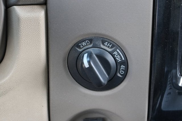 2013 Nissan Titan SV