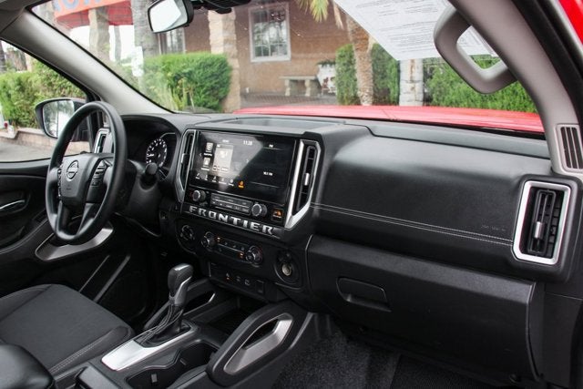 2025 Nissan Frontier SV