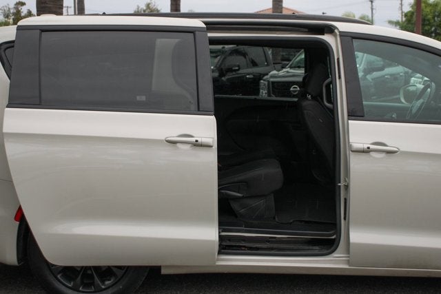 2021 Chrysler Pacifica Touring