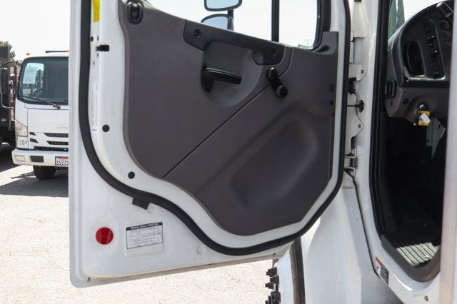 2023 Freightliner M2 106