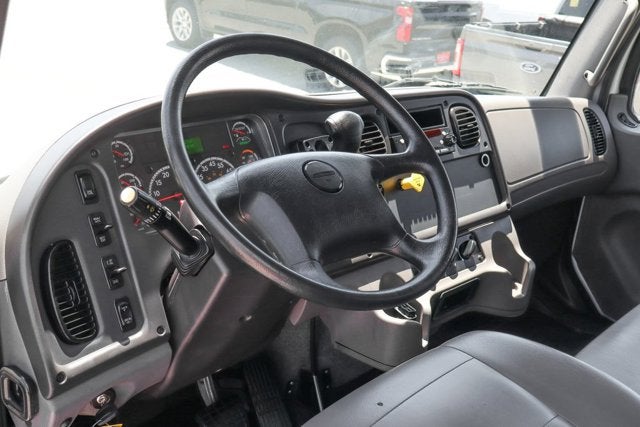 2023 Freightliner M2 106