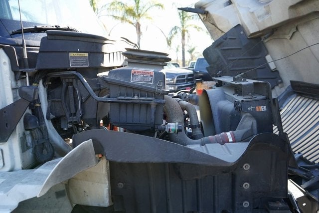 2015 International 4000 26 Foot Box