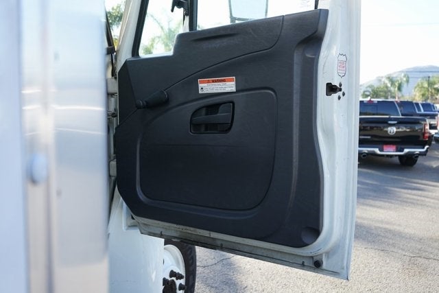 2015 International 4000 26 Foot Box