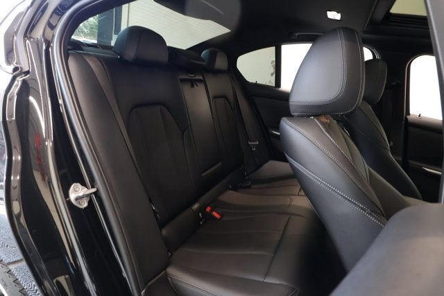 2023 BMW 3 Series 330i