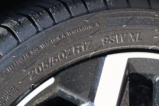 2024 Nissan Versa 1.6 SR