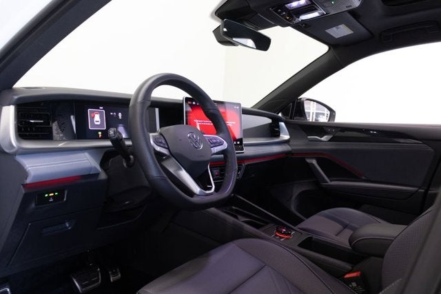 2025 Volkswagen Tiguan 2.0T SE R-Line Black