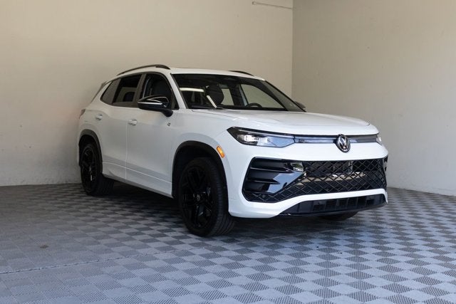 2025 Volkswagen Tiguan 2.0T SE R-Line Black