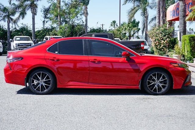 2022 Toyota Camry Hybrid SE