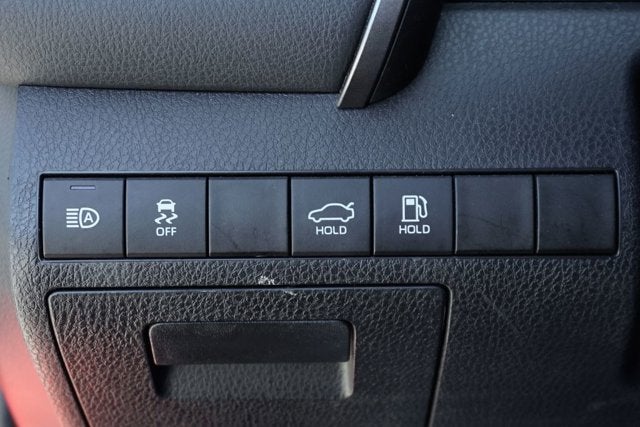 2022 Toyota Camry Hybrid SE