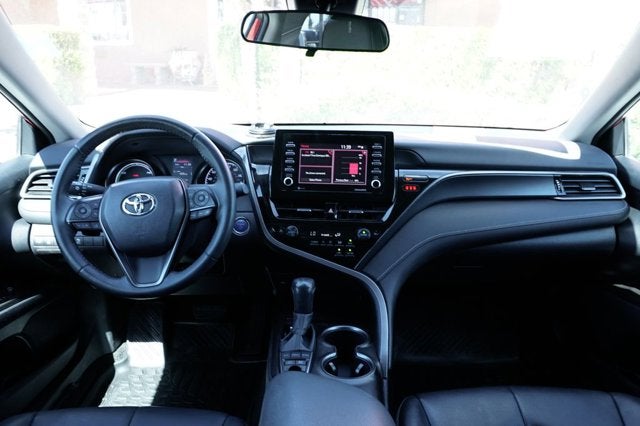 2022 Toyota Camry Hybrid SE