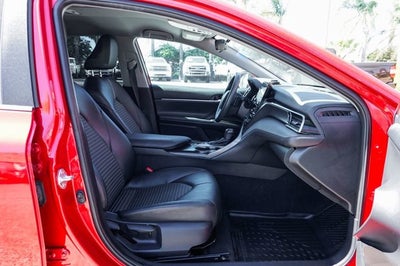 2022 Toyota Camry Hybrid SE