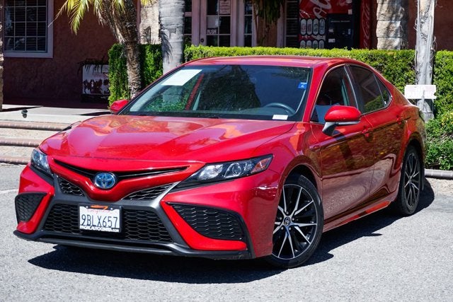 2022 Toyota Camry Hybrid SE