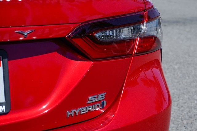 2022 Toyota Camry Hybrid SE