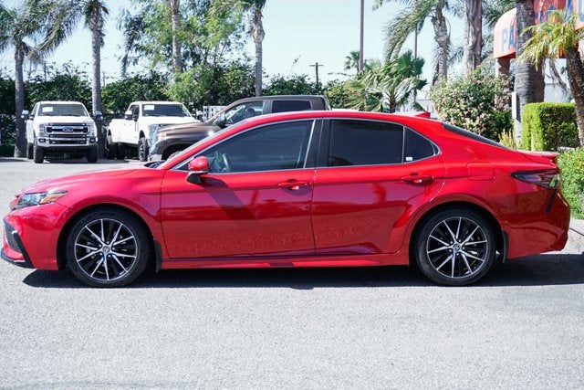 2022 Toyota Camry Hybrid SE