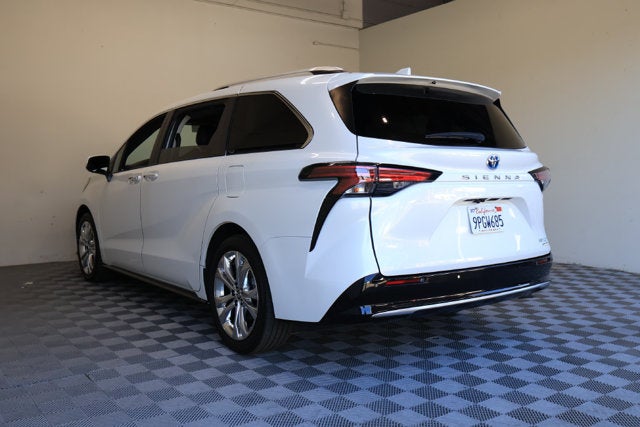 2024 Toyota Sienna Platinum