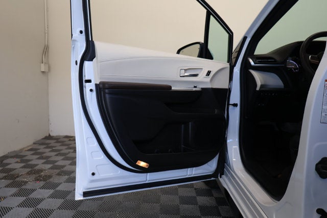 2024 Toyota Sienna Platinum