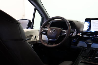 2024 Toyota Sienna Platinum