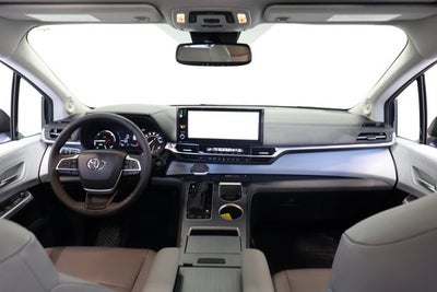2025 Toyota Sienna XLE