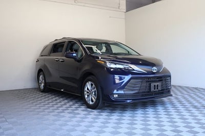 2025 Toyota Sienna XLE