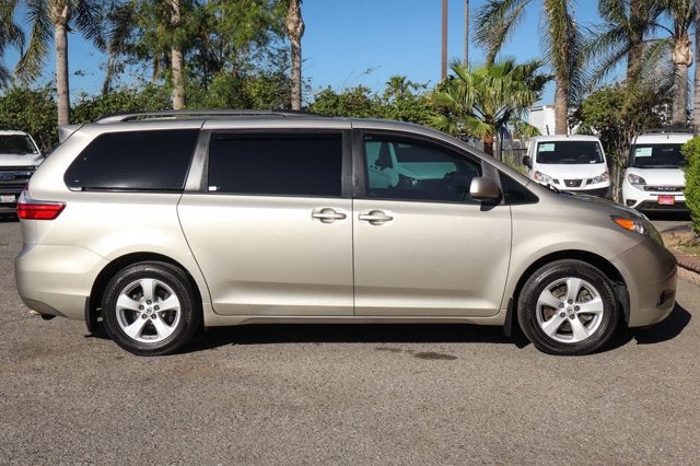 2017 Toyota Sienna LE
