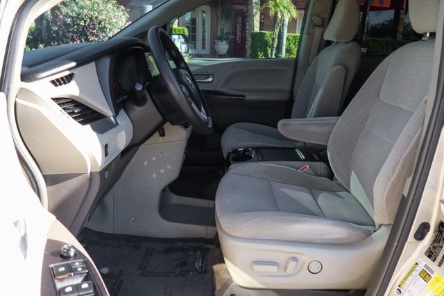 2017 Toyota Sienna LE