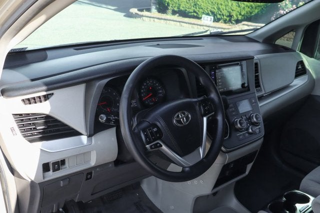 2017 Toyota Sienna LE