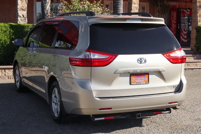 2017 Toyota Sienna LE