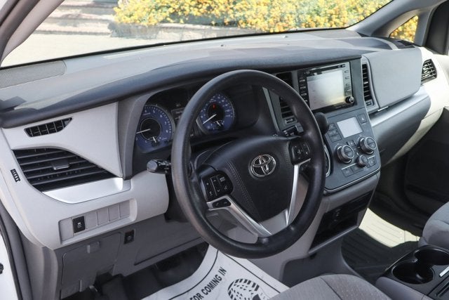 2019 Toyota Sienna LE