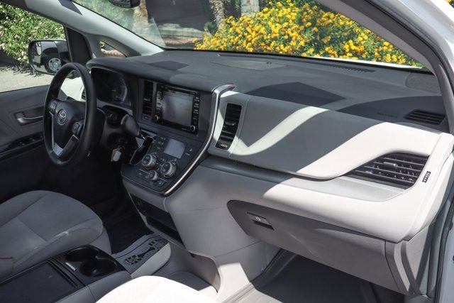 2019 Toyota Sienna LE