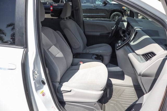 2019 Toyota Sienna LE