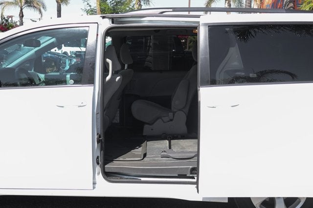 2019 Toyota Sienna LE